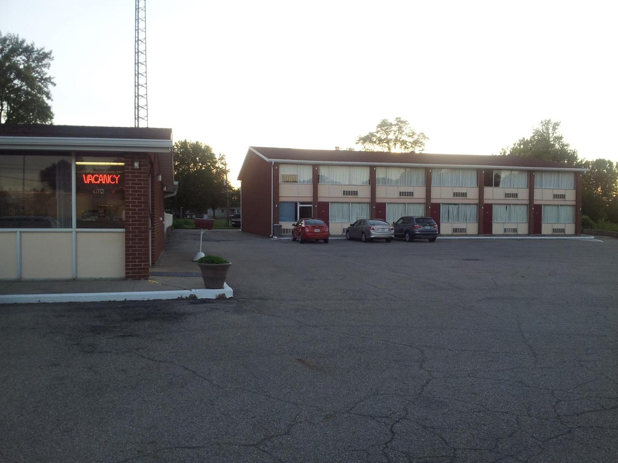 Indian Head Motel Winamac Exterior photo