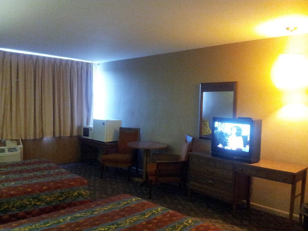Indian Head Motel Winamac Room photo